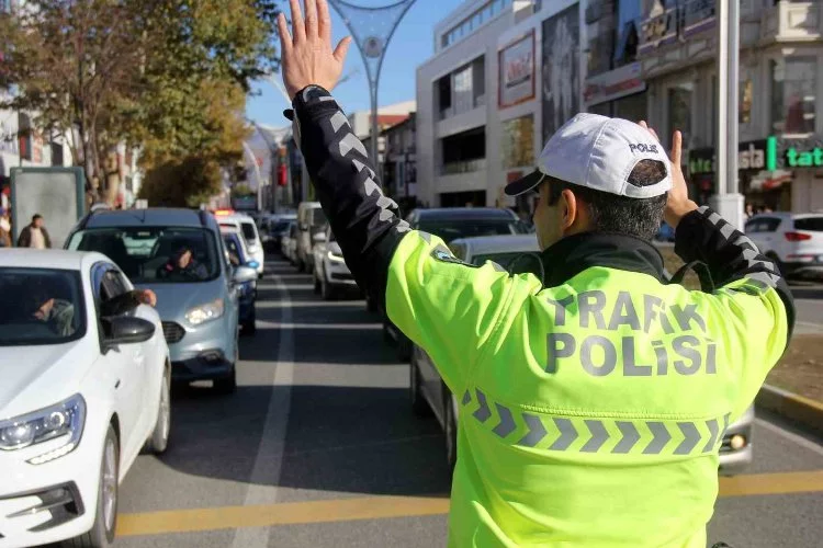 Erzincan’da 810 sürücüye ve 2 bin 683 araç tescil plakasına trafik idari para cezası uygulandı