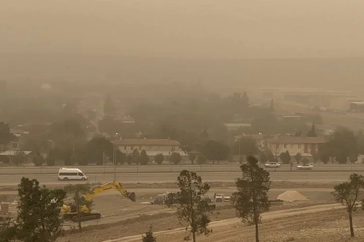 Suriye üzerinden gelen toz bulutu Ceylanpınar semalarını kapladı