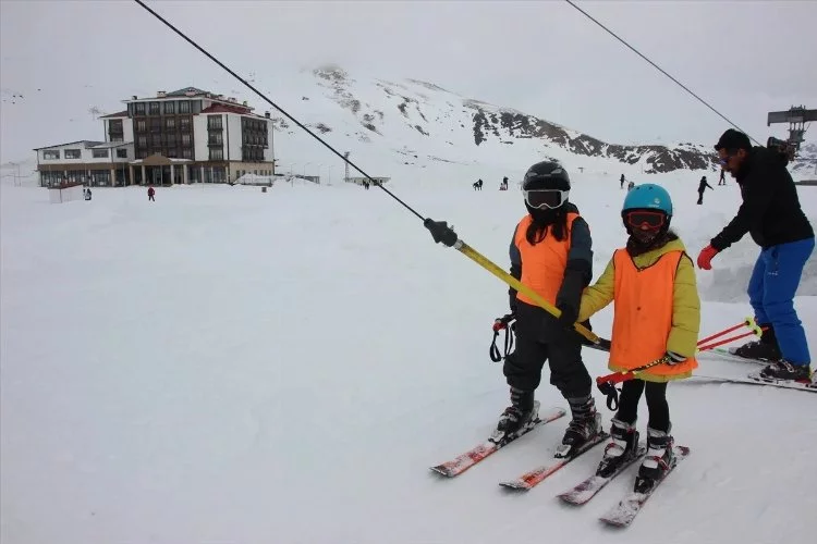 Kış tatili sezonunda kayak merkezlerinde kar kalınlıkları