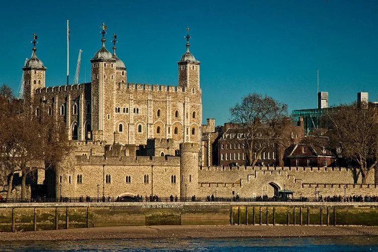 Londra Kalesi: Tarihî Mirasın Canlı Bir Yansıması