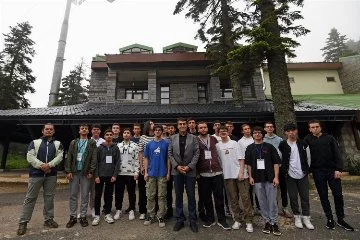 Bursa Osmangazi Belediyesi gençleri zirvede motive ediyor