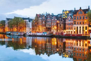 Решение по борьбе с «чрезмерным туризмом» в Амстердаме