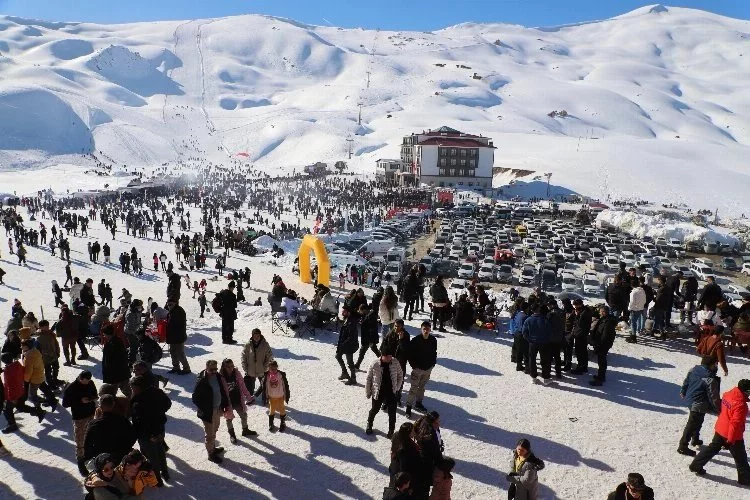 The 5th Hakkari Snow Festival, with 16,000 attendees, has ended