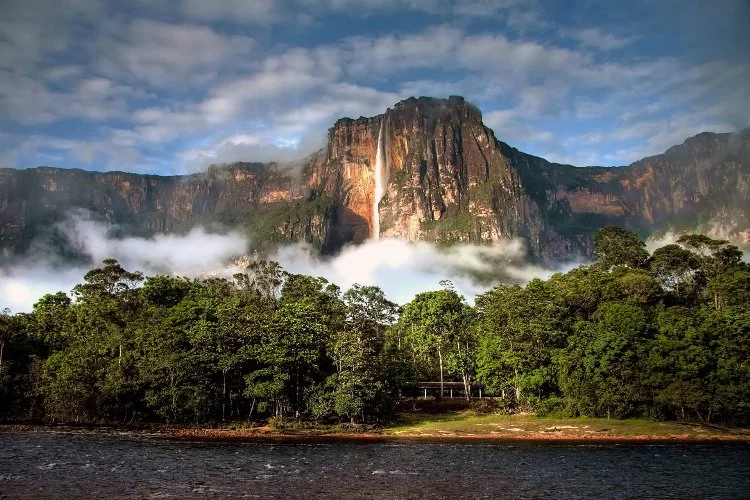 Venezuela'nın Doğal Hazinesi: Canaima Millî Parkı