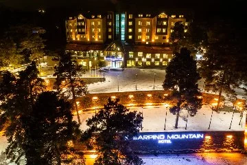 Yeni açılan otellerle, Sarıkamış Kayak Merkezi büyüyor