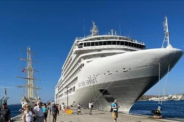 Yolcu gemisi Silver Spirit Bodrum'u ziyaret etti
